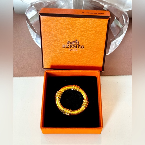 HERMรS Bout Gold Plated Women's Scarf
Ring Like New - Picture 3 of 5